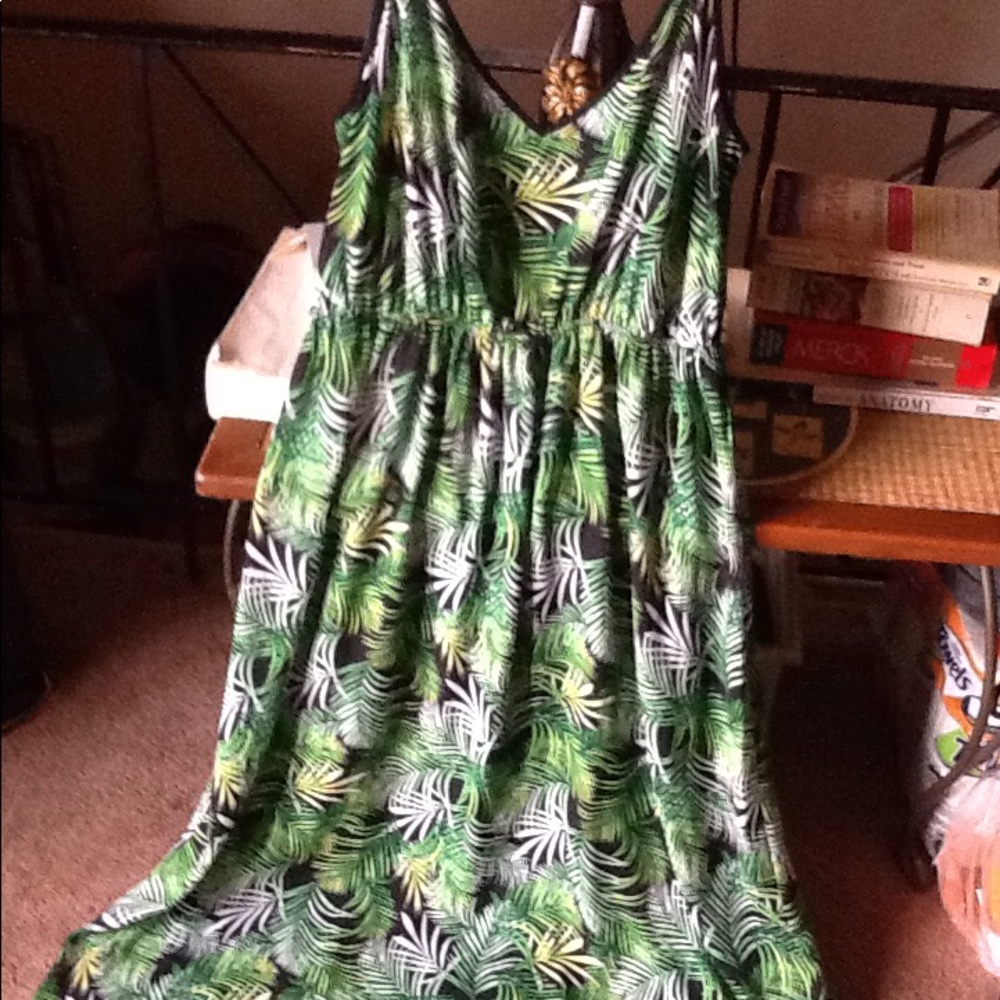 Forever 21 bright green tropical leaves maxi 1X